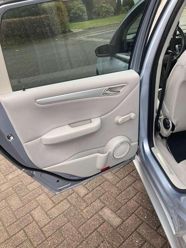 Gebraucht Mercedes B170 116 PS (85 kW) 2006 Silber Van / Kleinbus