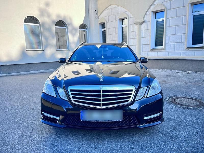 Gebraucht Mercedes E350 265 PS (194 kW) 2011 Schwarz Kombi