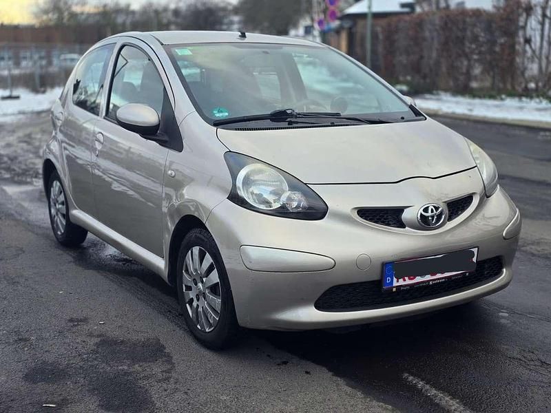 Gebraucht Toyota Aygo 68 PS (50 kW) 2009 Beige Kleinwagen