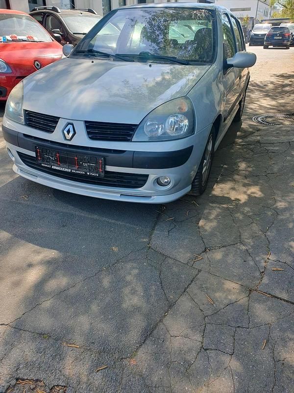 Używany Renault Clio II 101 KM (74 kW) 2004 Srebrny Hatchback