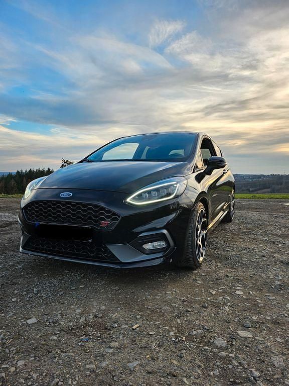 Schwarz Gebraucht 2018 Ford Fiesta ST Kleinwagen | 16.900 € (Etwas zu teuer) - Bild 1/4