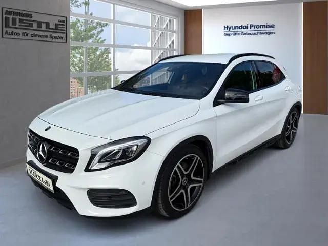 Weiss Gebraucht 2020 Mercedes GLA250 SUV | 29.985 € (Fairer Preis) - Bild 1/4
