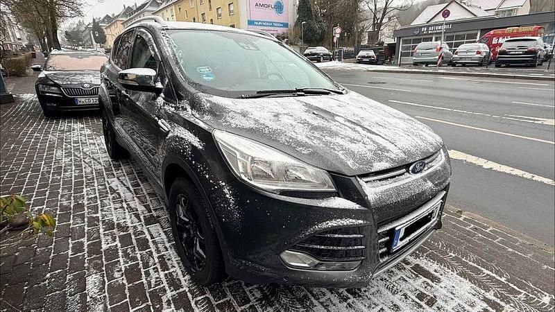 Magneticgrau (metallic) Gebraucht 2015 Ford Kuga Titanium SUV | 9.999 € (Superpreis) - Bild 1/4