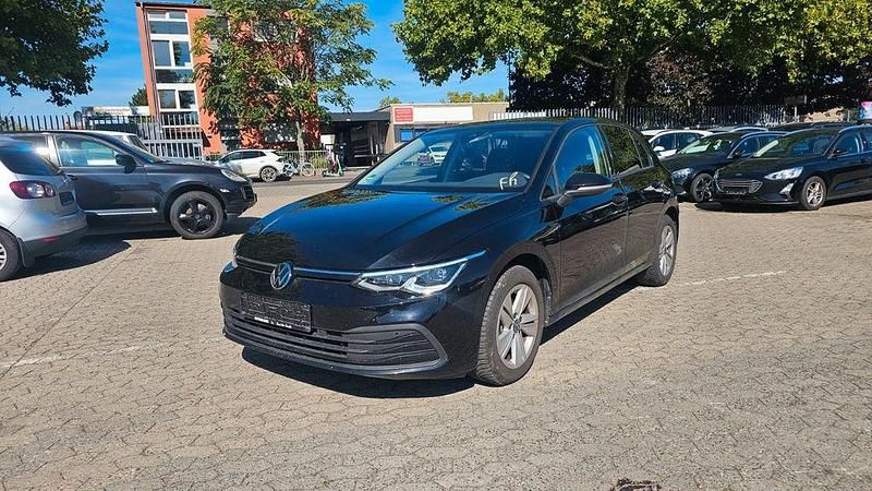 Deep black Gebraucht 2023 VW Golf VIII Life Limousine | 19.990 € (Guter Preis) - Bild 1/4