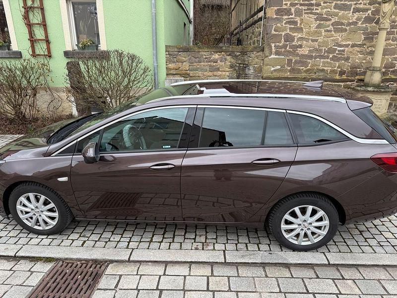 Gebraucht Opel Astra Edition 136 PS (100 kW) 2016 Braun Kombi