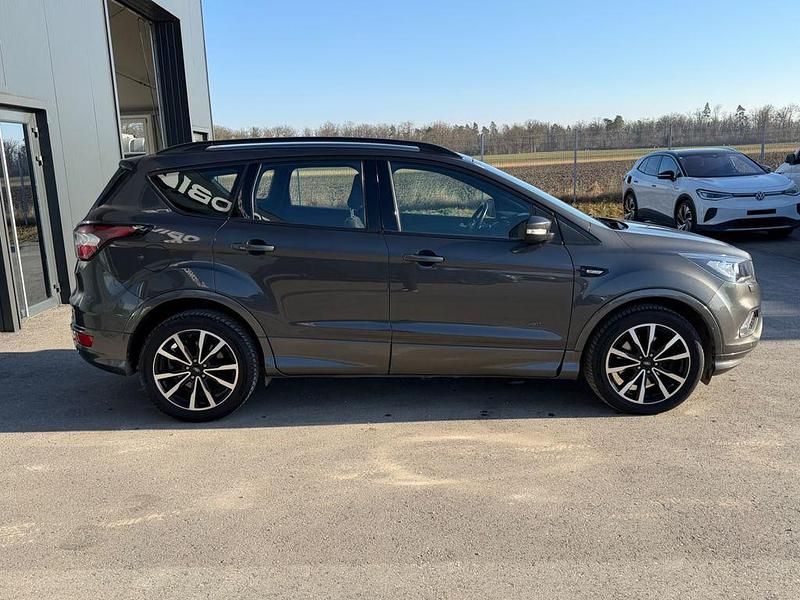 Gebraucht Ford Kuga ST-Line 179 PS (131 kW) 2018 Grau SUV