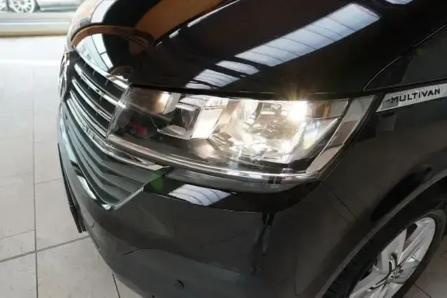 Begagnad VW Multivan 204 HK (150 kW) 2022 Svart Minibuss