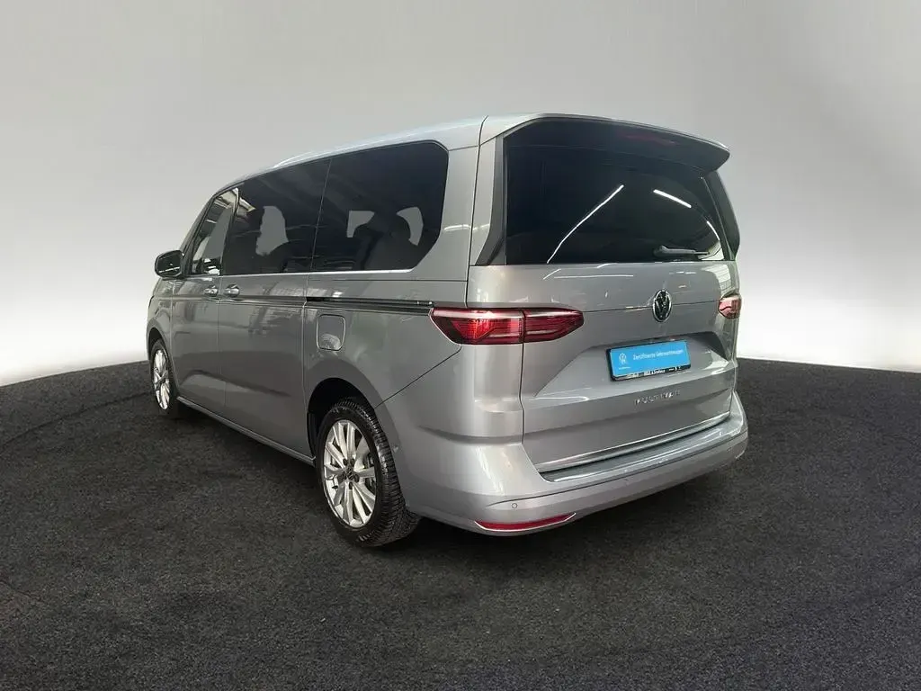 Gebraucht VW Multivan Style 150 PS (110 kW) 2025 Monosilber metallic Van / Kleinbus