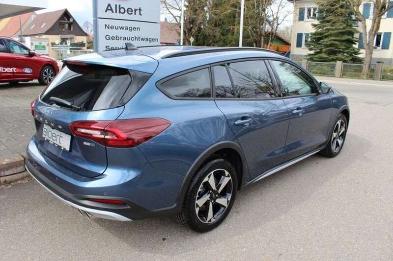 Gebraucht Ford Focus Active X 125 PS (91 kW) 2024 Chrome blue Kombi