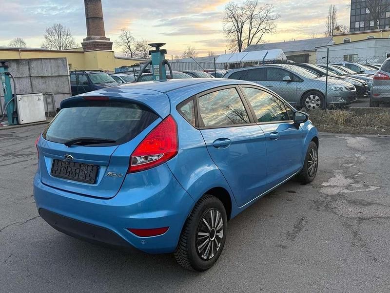 Gebraucht Ford Fiesta Ambiente 69 PS (50 kW) 2011 Blau Kleinwagen