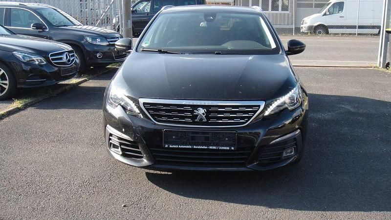 Gebraucht Peugeot 308 Allure 120 PS (88 kW) 2018 Schwarz Kombi