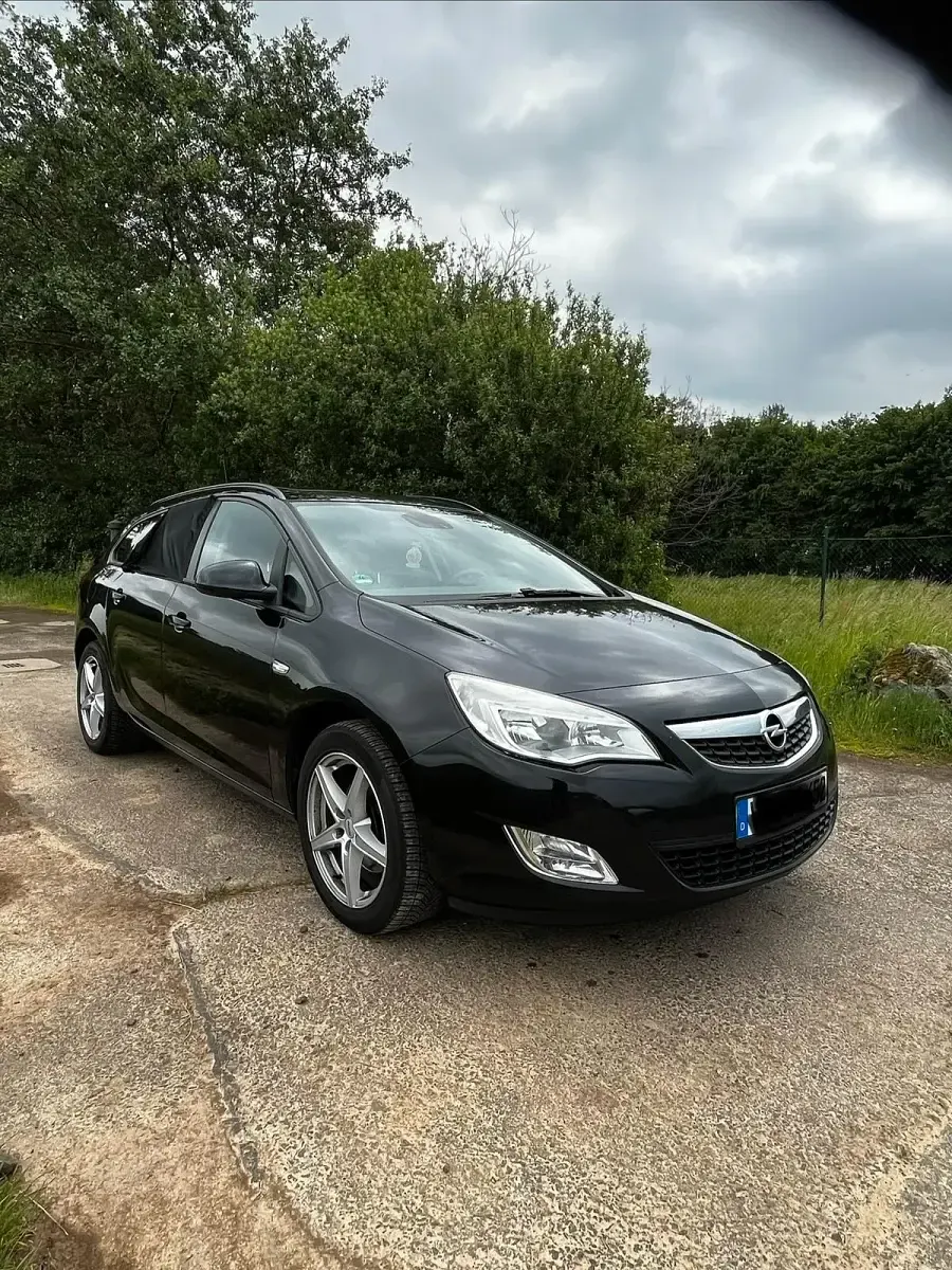 Gebraucht Opel Astra 122 PS (89 kW) 2011 Schwarz Kombi