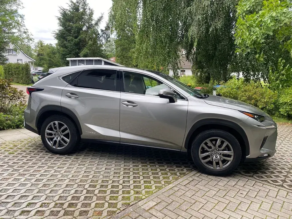 Gebraucht Lexus NX300h E-FOUR Executive Line 155 PS (114 kW) 2020 Sonic titanium SUV