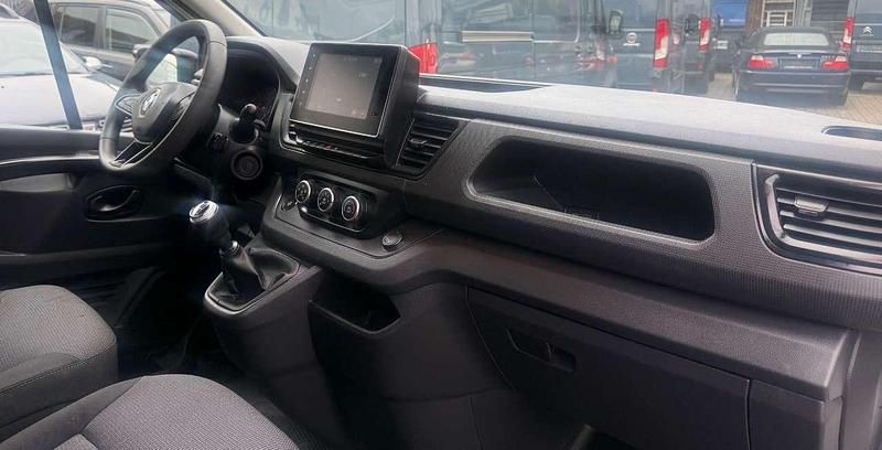 Gebraucht Renault Trafic 110 PS (80 kW) 2022 Weiß Van / Kleinbus