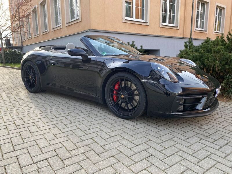 Tiefschwarz Gebraucht 2024 Porsche 911 Carrera 4 GTS Cabrio | 184.990 € (Teuer) - Bild 1/4