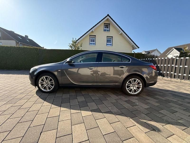 Gebraucht Opel Insignia Selection 131 PS (96 kW) 2009 Grau Limousine