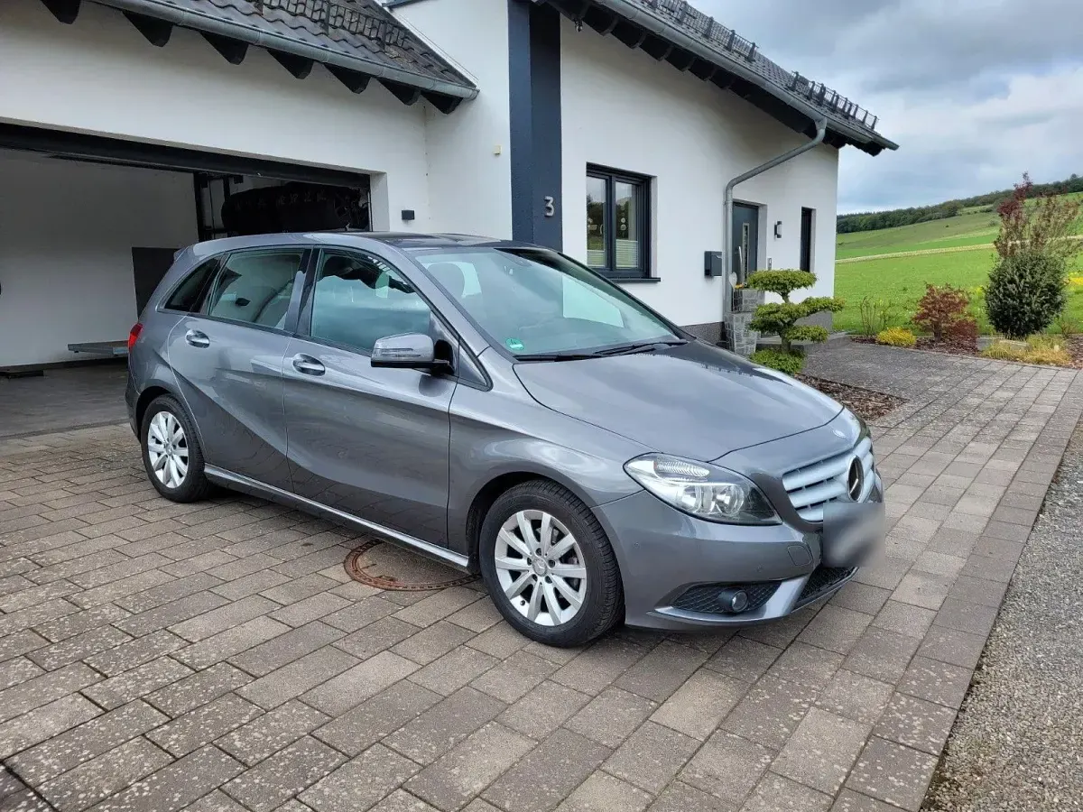 Gebraucht Mercedes B180 122 PS (89 kW) 2013 Grau Kleinwagen