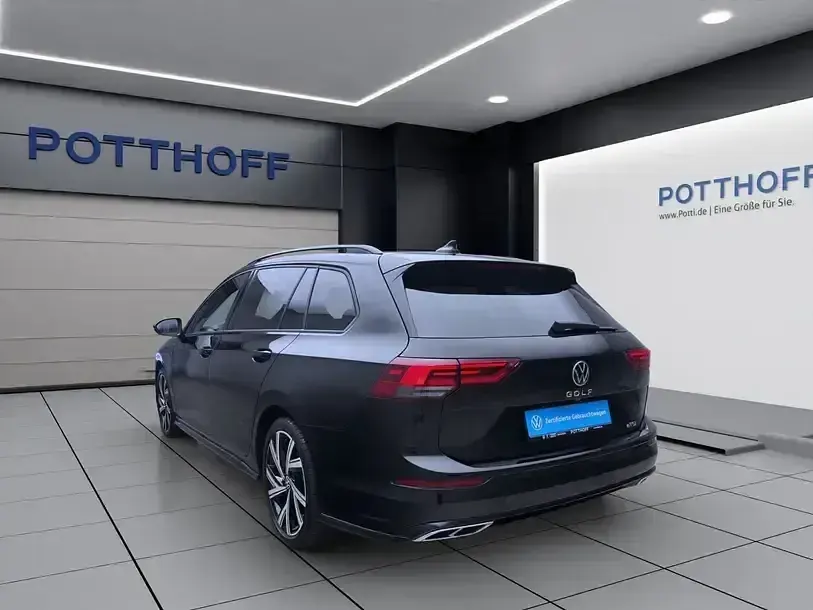 Gebraucht VW Golf VIII R-line 131 PS (96 kW) 2024 Schwarz Kombi