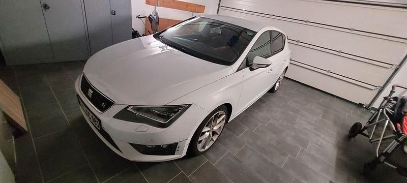 Weiß Gebraucht 2014 Seat Leon FR Limousine | 8.900 € (Superpreis) - Bild 1/4