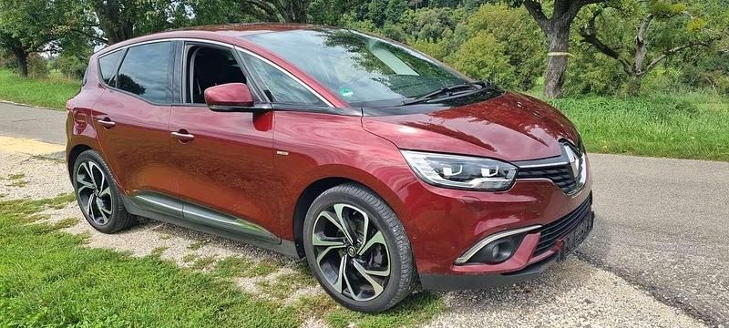 Rot Gebraucht 2020 Renault Scénic IV Bose Edition Van / Kleinbus | 19.999 € (Fairer Preis) - Bild 1/4