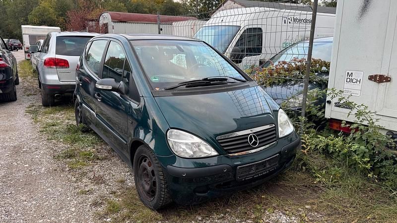 Grün Gebraucht 2002 Mercedes A160 Classic Limousine | 400 € (Superpreis) - Bild 1/4