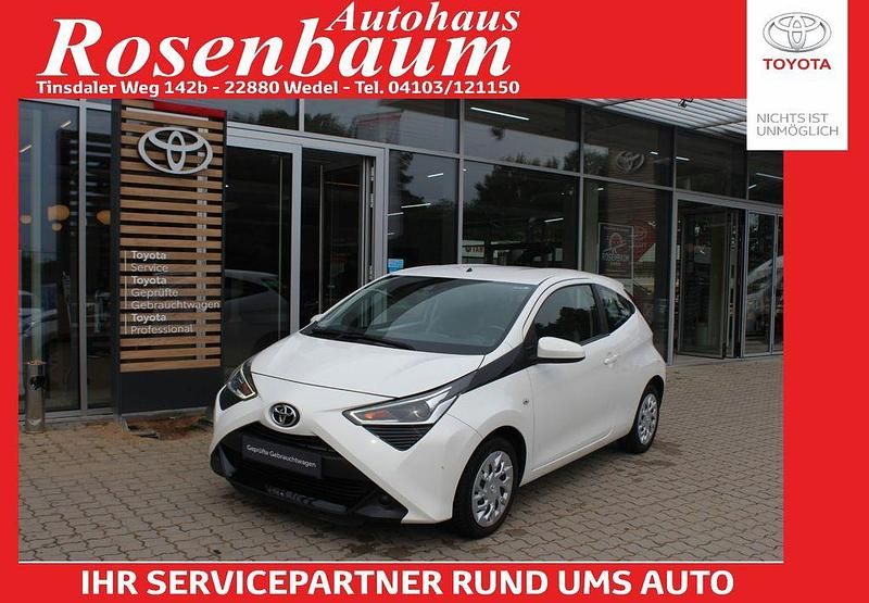 Weiß Gebraucht 2020 Toyota Aygo X-play Kleinwagen | 8.990 € (Guter Preis) - Bild 1/3