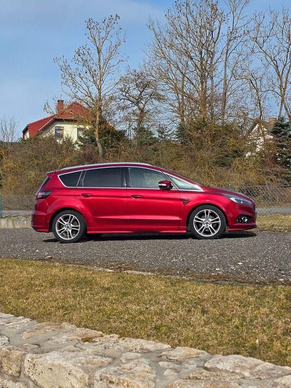 Gebraucht Ford S-MAX Titanium 179 PS (131 kW) 2017 Rot Van / Kleinbus