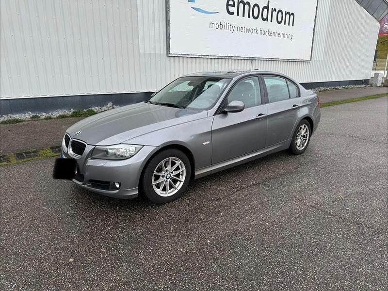 Gebraucht BMW 320 170 PS (125 kW) 2010 Grau Limousine