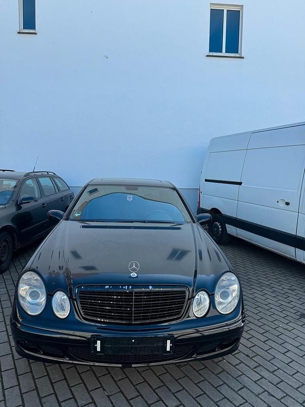 Gebraucht Mercedes E220 150 PS (110 kW) 2003 Schwarz Limousine