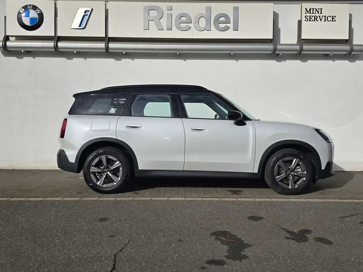 Gebraucht Mini Countryman Favoured 170 PS (125 kW) 2024 Nanuq white metallic SUV