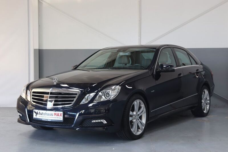 Tansanitblau metalliclack Gebraucht 2009 Mercedes E350 Limousine | 19.990 € - Bild 1/4
