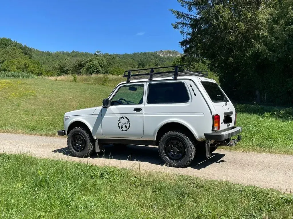 Gebraucht Lada niva 83 PS (61 kW) 2020 Weiß SUV