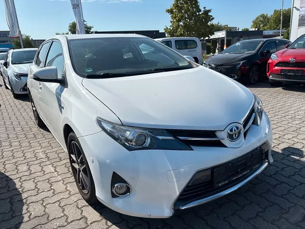 Gebraucht Toyota Auris Hybrid Edition 99 PS (72 kW) 2015 Weiß Limousine