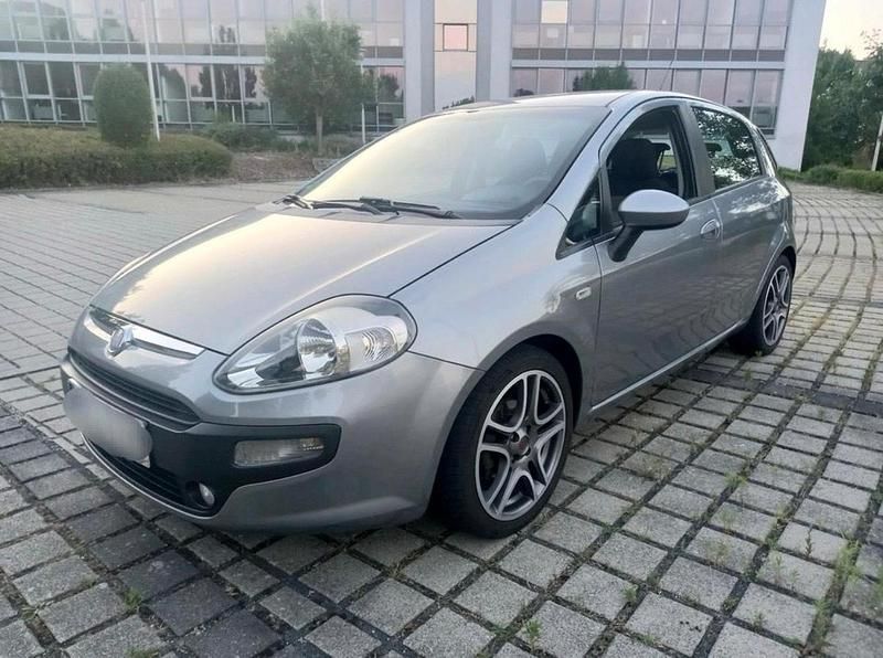 Gebraucht Fiat Punto 77 PS (56 kW) 2010 Silber Limousine