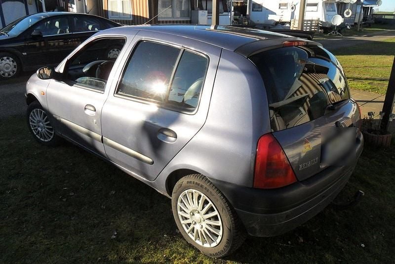 Gebraucht Renault Clio II 80 PS (58 kW) 1999 Violet Kleinwagen