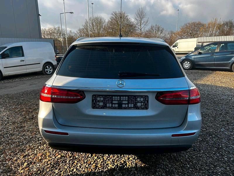 Gebraucht Mercedes E220 194 PS (142 kW) 2017 Silber Kombi