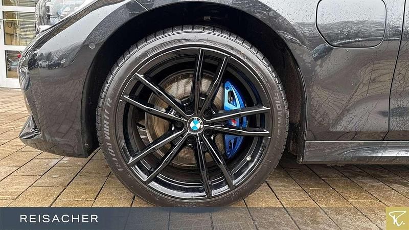 Gebraucht BMW 330e Performance 292 PS (214 kW) 2021 Saphirschwarz metallic Kombi