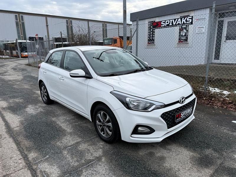 Gebraucht Hyundai i20 Select 75 PS (55 kW) 2019 Weiß Kleinwagen