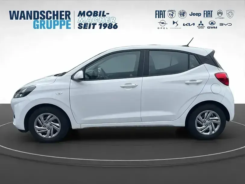 Gebraucht Hyundai i10 Select 63 PS (46 kW) 2024 Weißschwarz Kleinwagen