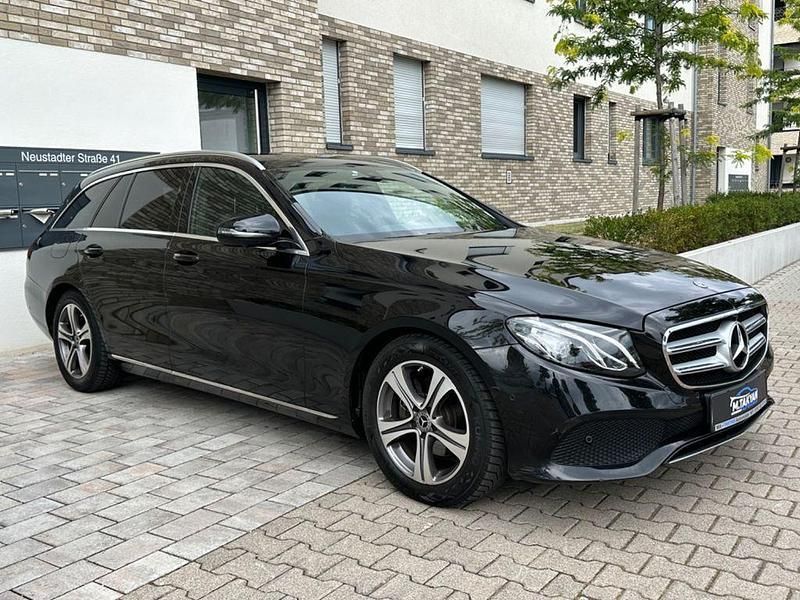 Gebraucht Mercedes E200 184 PS (135 kW) 2018 Obsidianschwarz Kombi