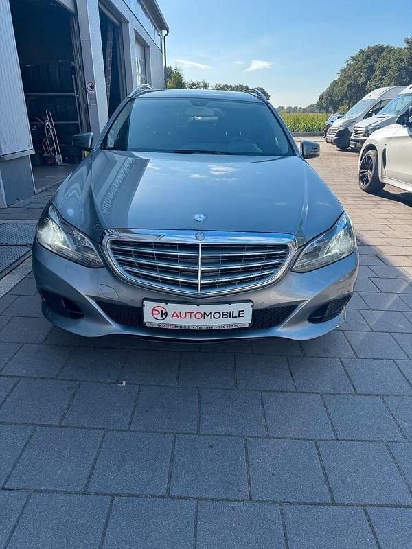Silber Gebraucht 2014 Mercedes E220 Kombi | 8.490 € (Guter Preis) - Bild 1/4