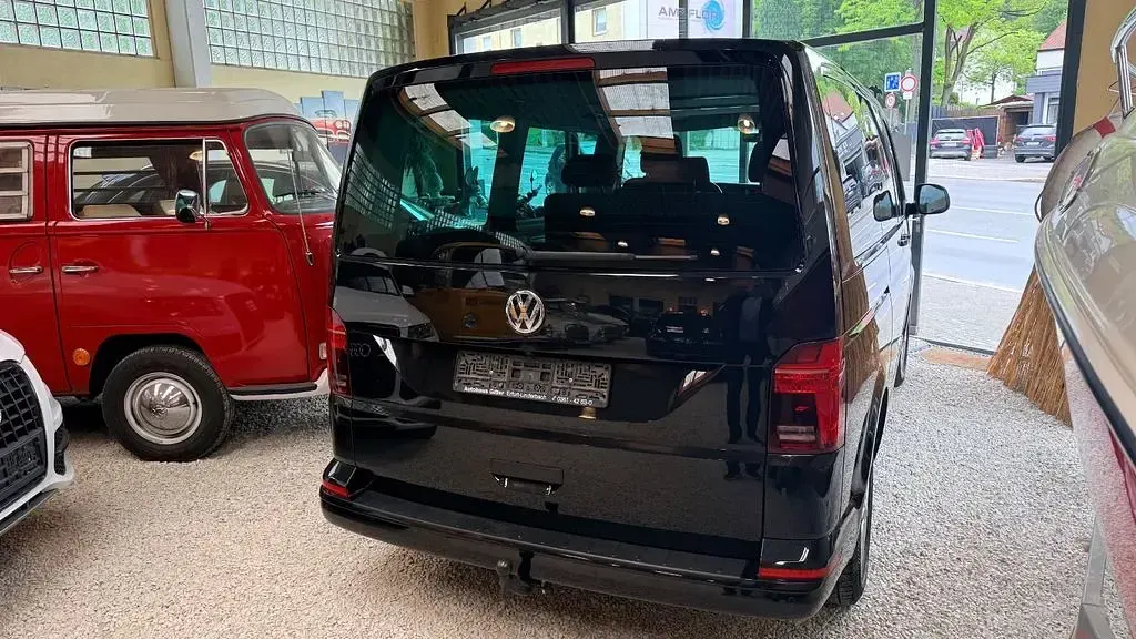 Używany VW Multivan 150 KM (110 kW) 2021 Czarny Minivan