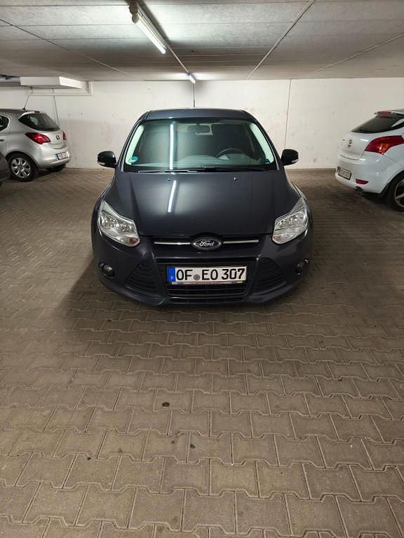 Gebraucht Ford Focus Trend 150 PS (110 kW) 2011 Andere farben Limousine