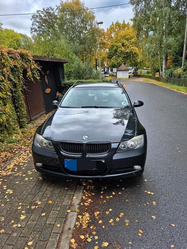 Schwarz Gebraucht 2006 BMW 318 Kombi | 2.500 € (Guter Preis) - Bild 1/4