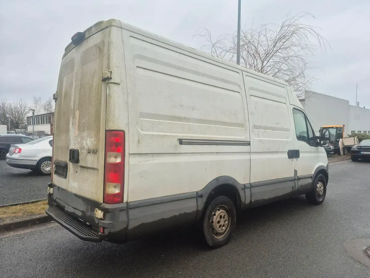 Second-hand Iveco Daily 126 CP (92 kW) 2012 Alb Monovolum