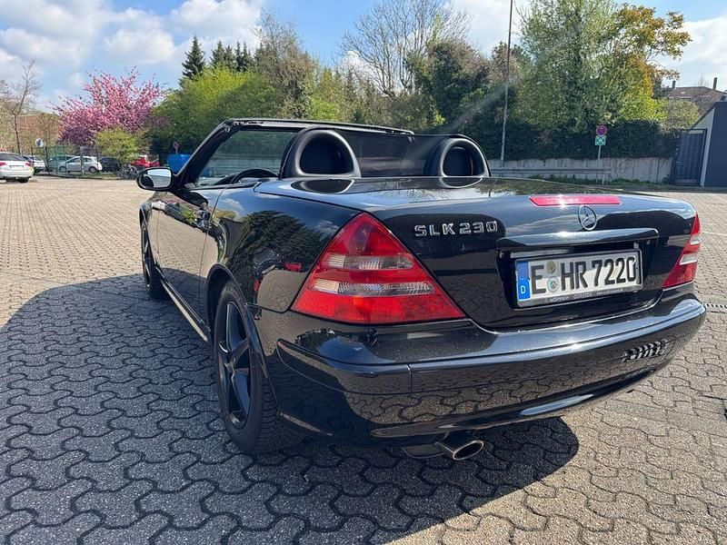Gebraucht Mercedes SLK230 197 PS (144 kW) 2001 Schwarz Cabrio