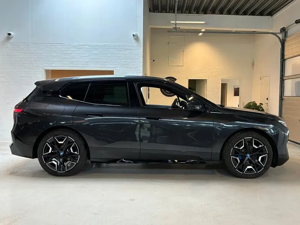 Gebraucht BMW iX Sport Line 384 kW (523 PS) 2024 Grau SUV