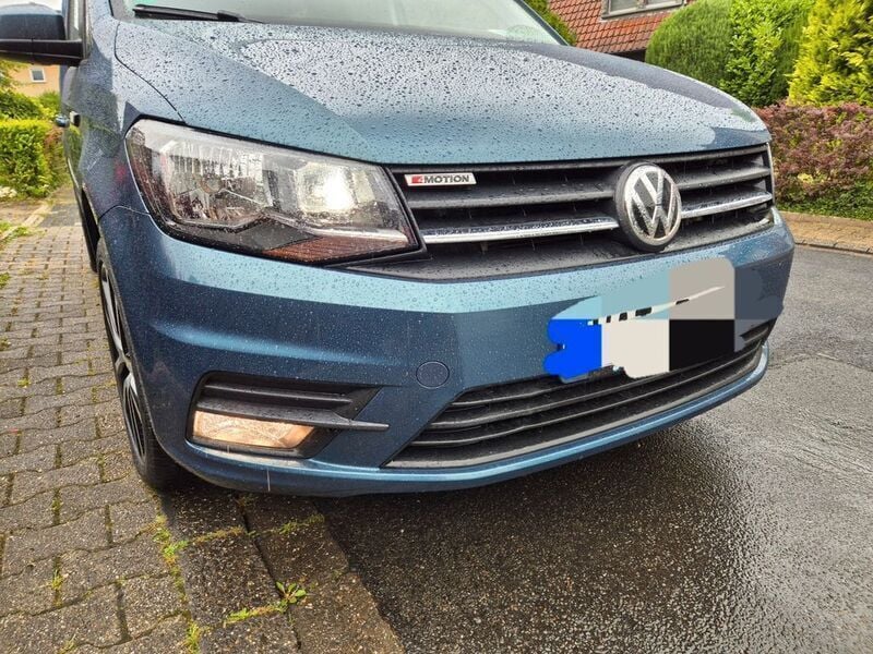 Grün Gebraucht 2015 VW Caddy Maxi Comfortline Van / Kleinbus | 14.500 € (Guter Preis) - Bild 1/4