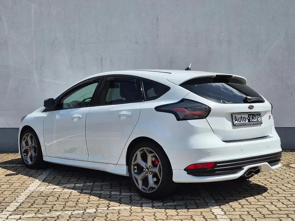 Gebraucht Ford Focus Sport 250 PS (183 kW) 2018 Frostweiß Limousine