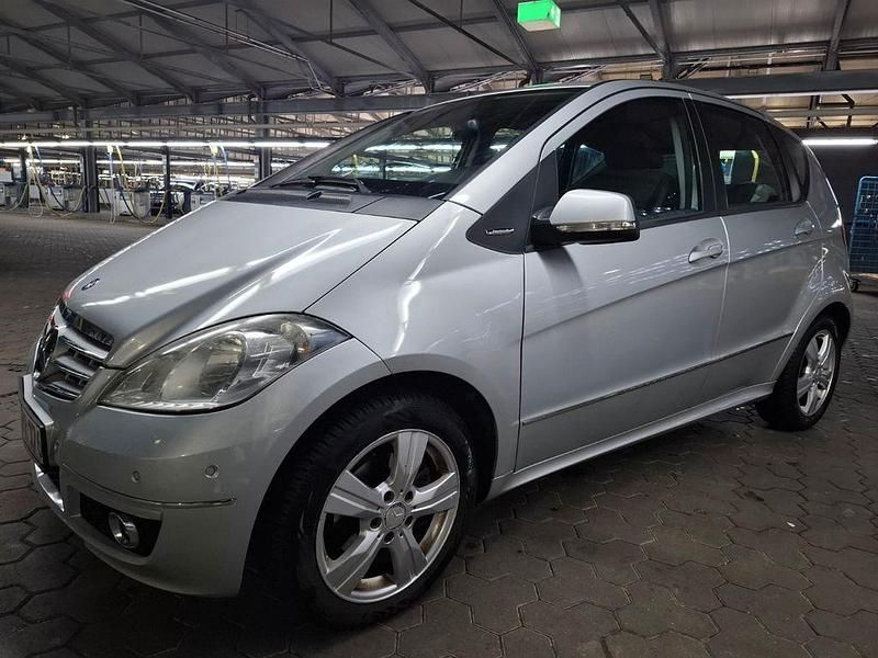 Grau Gebraucht 2010 Mercedes A180 Avantgarde Van / Kleinbus | 5.500 € (Etwas zu teuer) - Bild 1/4
